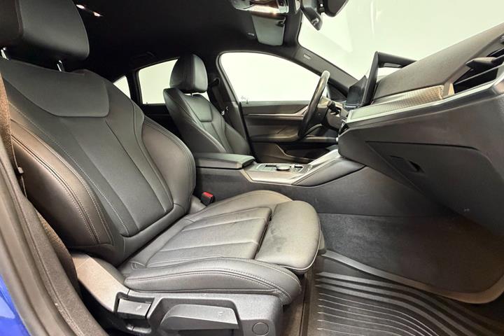 Blå BMW i4 fra 2023