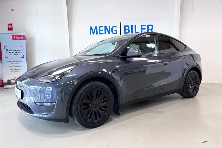 Grå Tesla Model Y fra 2022