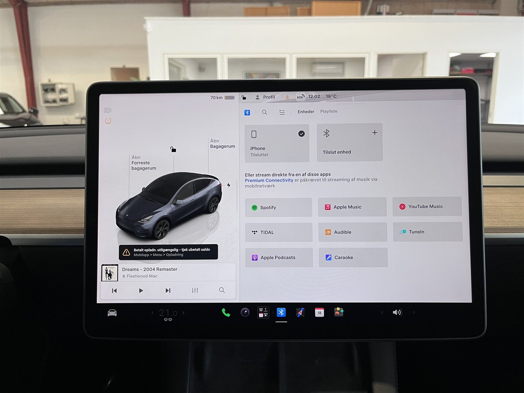 Grå Tesla Model Y fra 2022