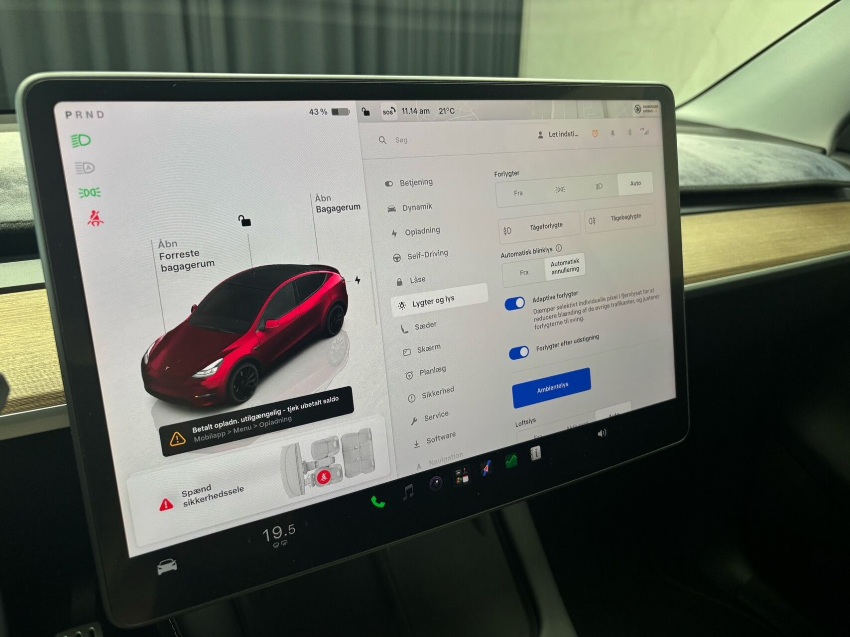 Rød Tesla Model Y fra 2024