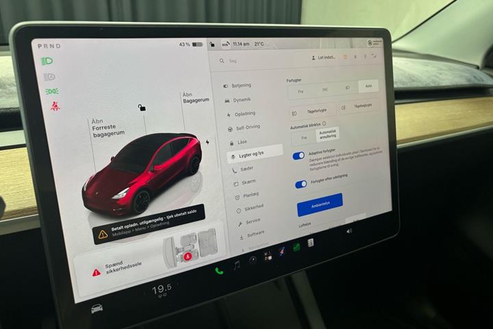 Rød Tesla Model Y fra 2024