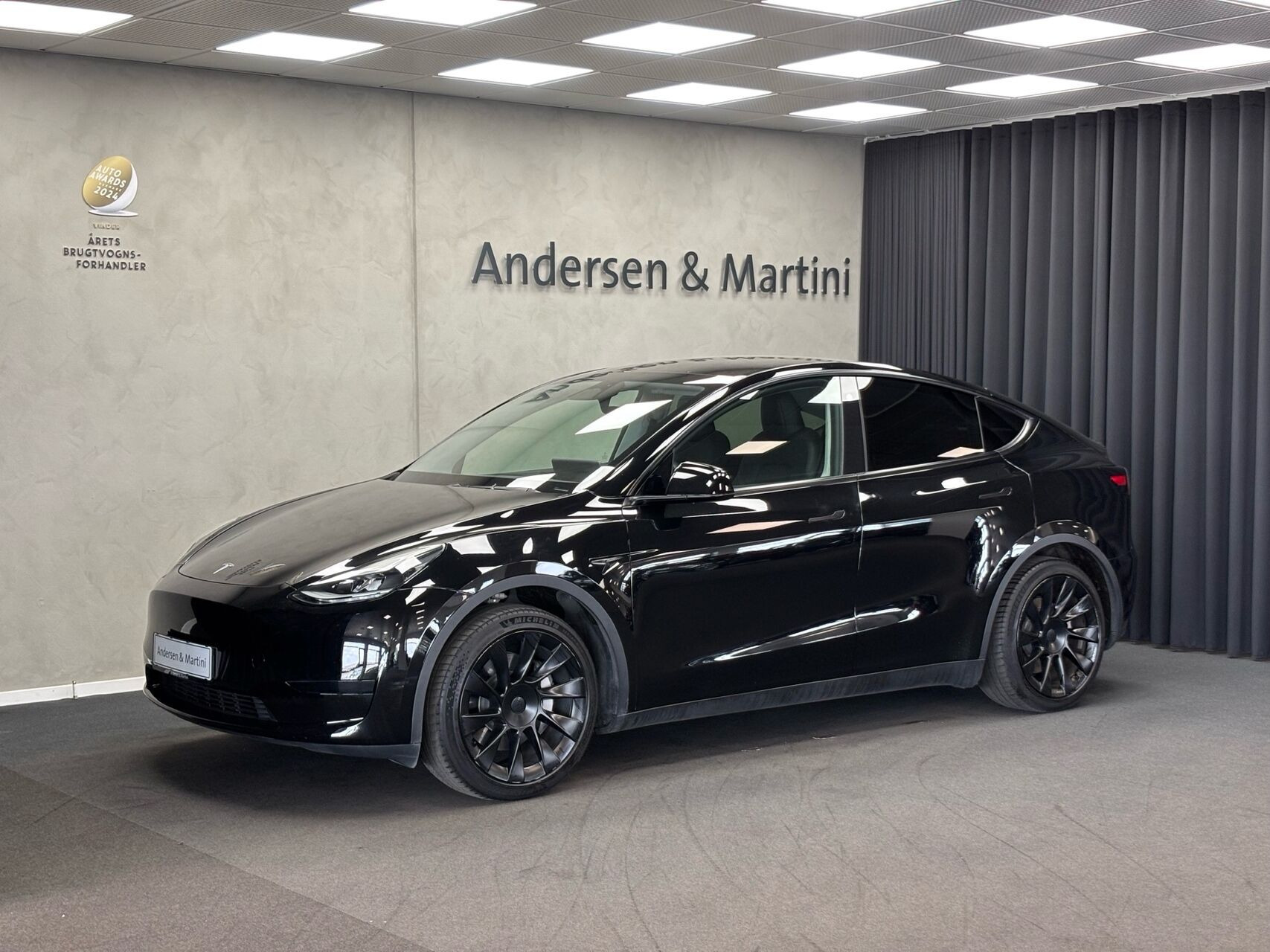 Tesla Model Y EL Standard Range RWD 299HK 5d Aut.