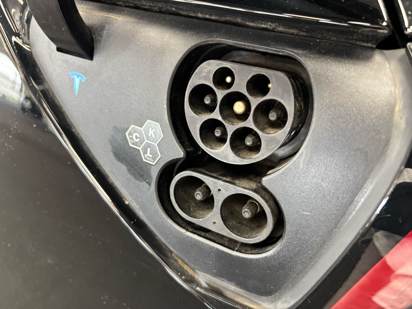Sort Tesla Model Y fra 2023