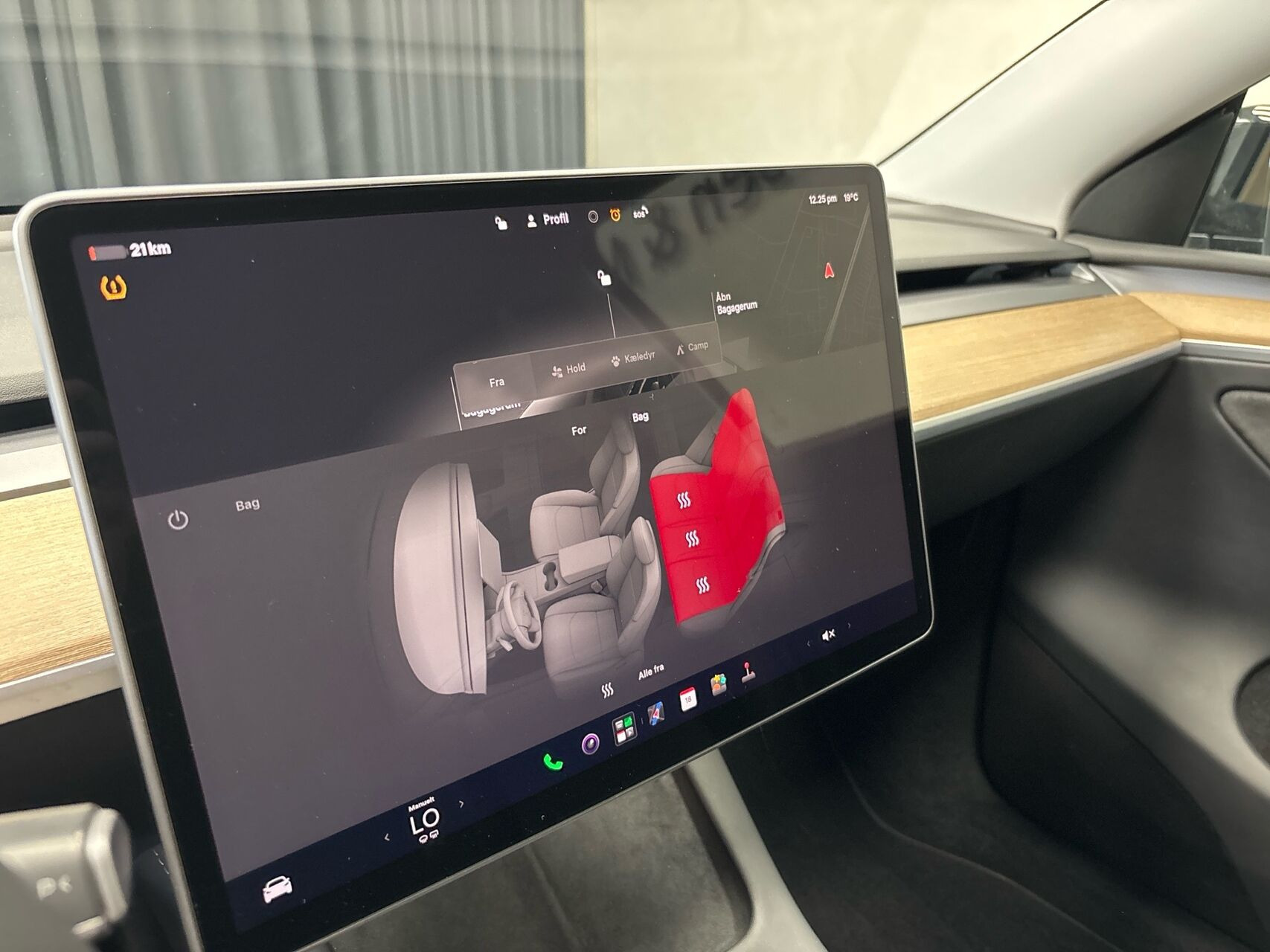 Sort Tesla Model Y fra 2023