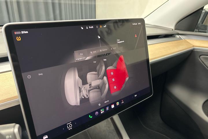 Sort Tesla Model Y fra 2023