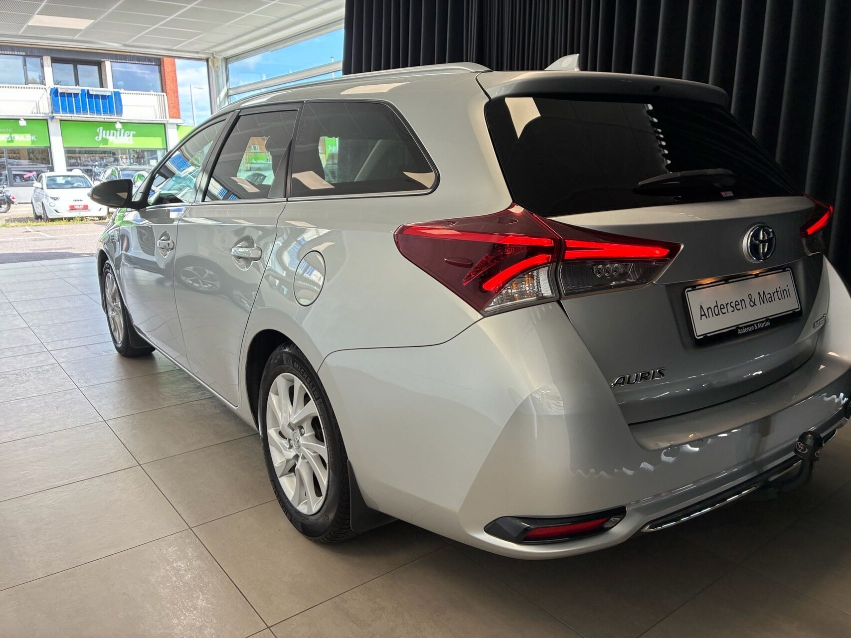 Sølv Toyota Auris fra 2019