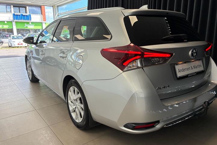 Sølv Toyota Auris fra 2019