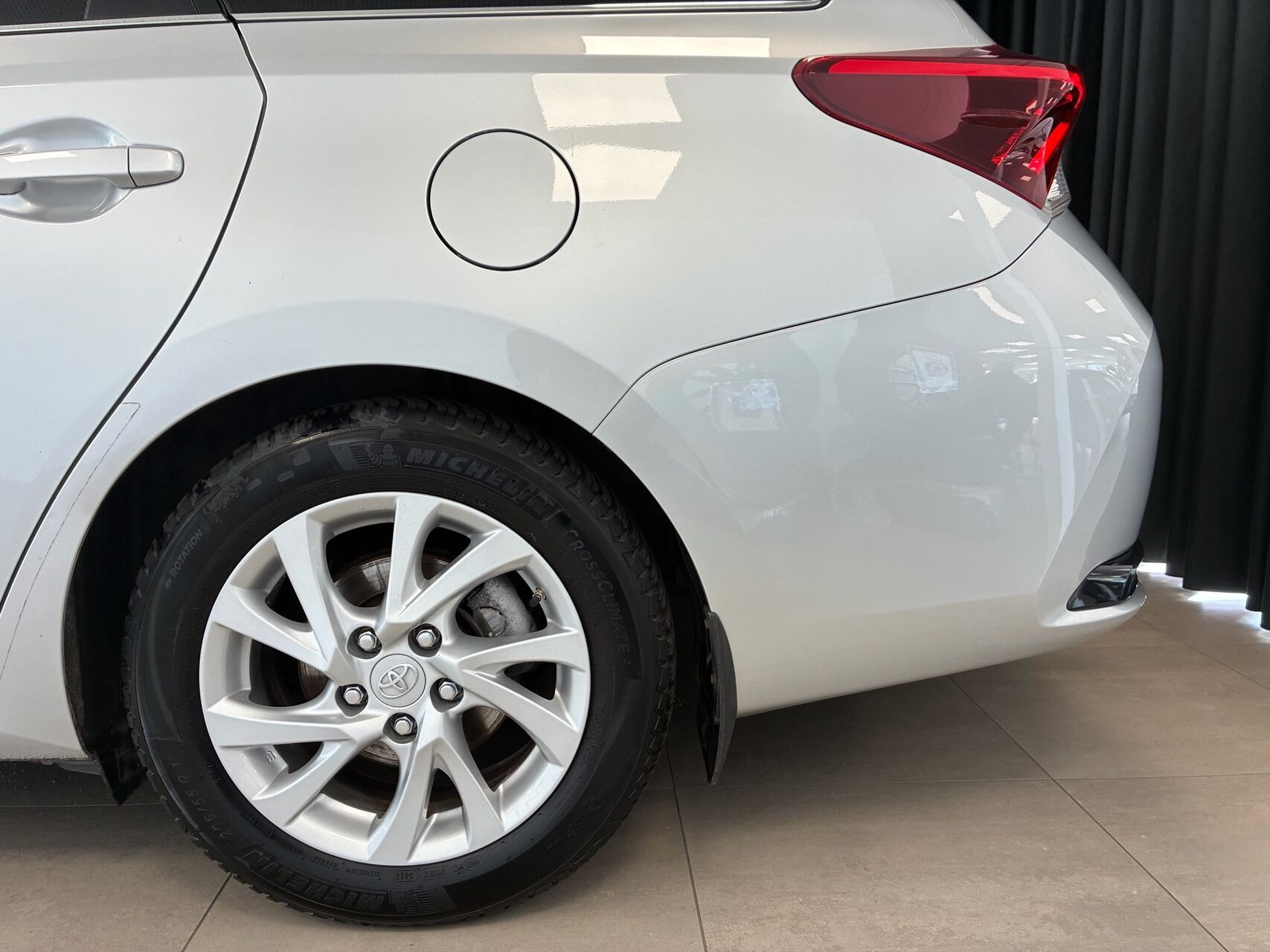 Sølv Toyota Auris fra 2019