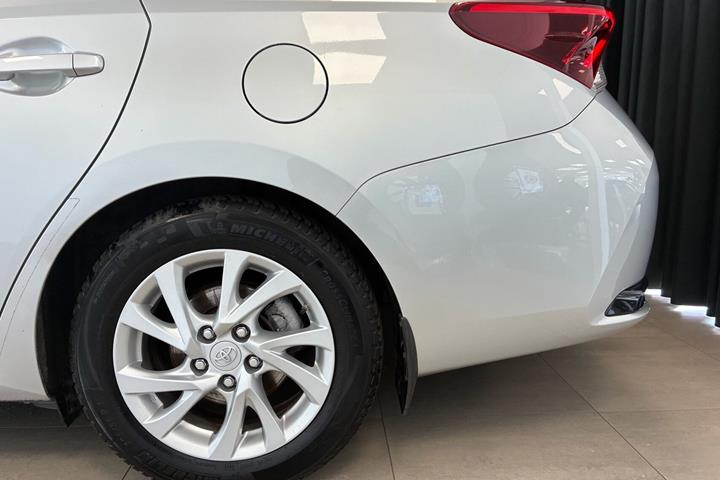 Sølv Toyota Auris fra 2019