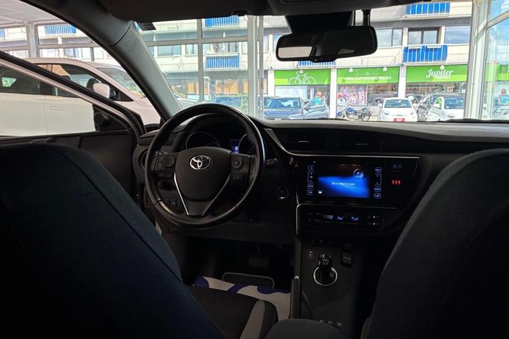 Sølv Toyota Auris fra 2019