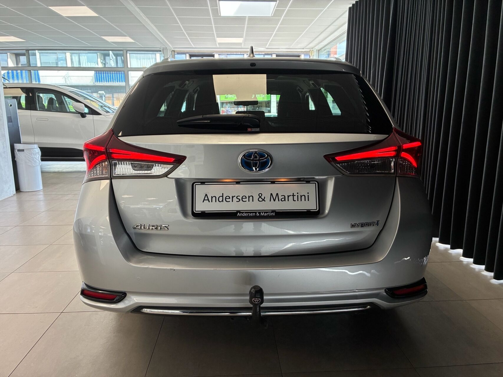 Sølv Toyota Auris fra 2019