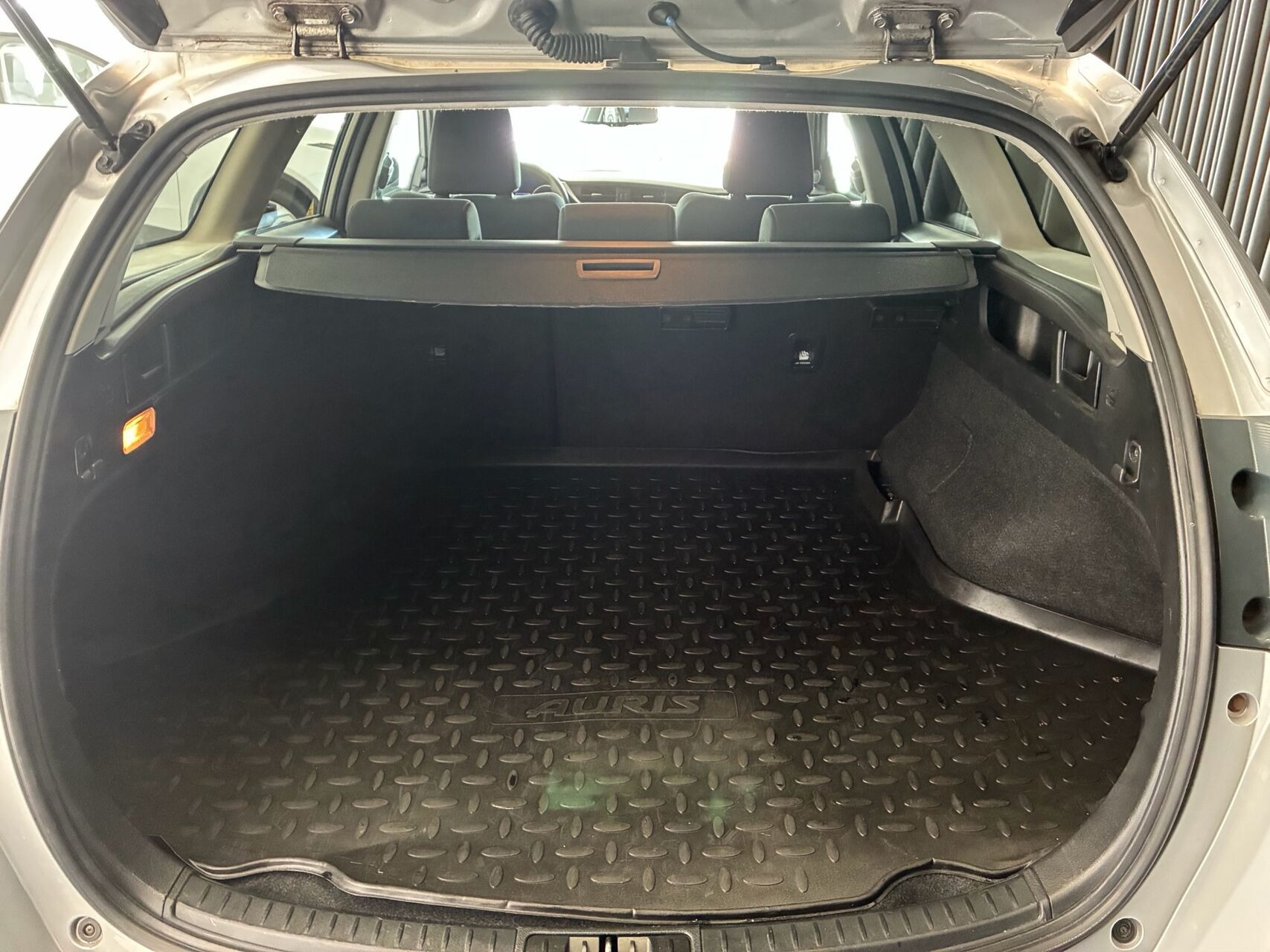 Sølv Toyota Auris fra 2019