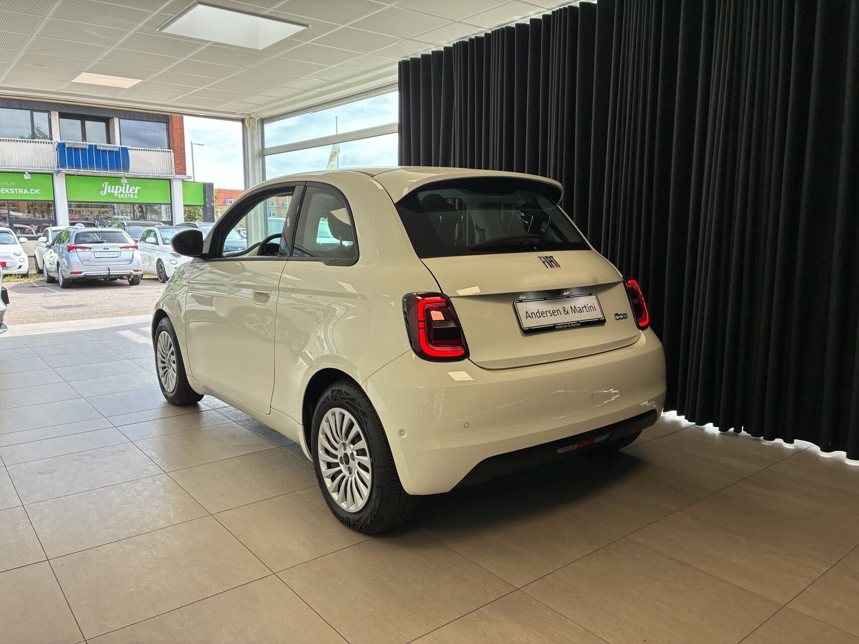 Hvid Fiat 500e fra 2023