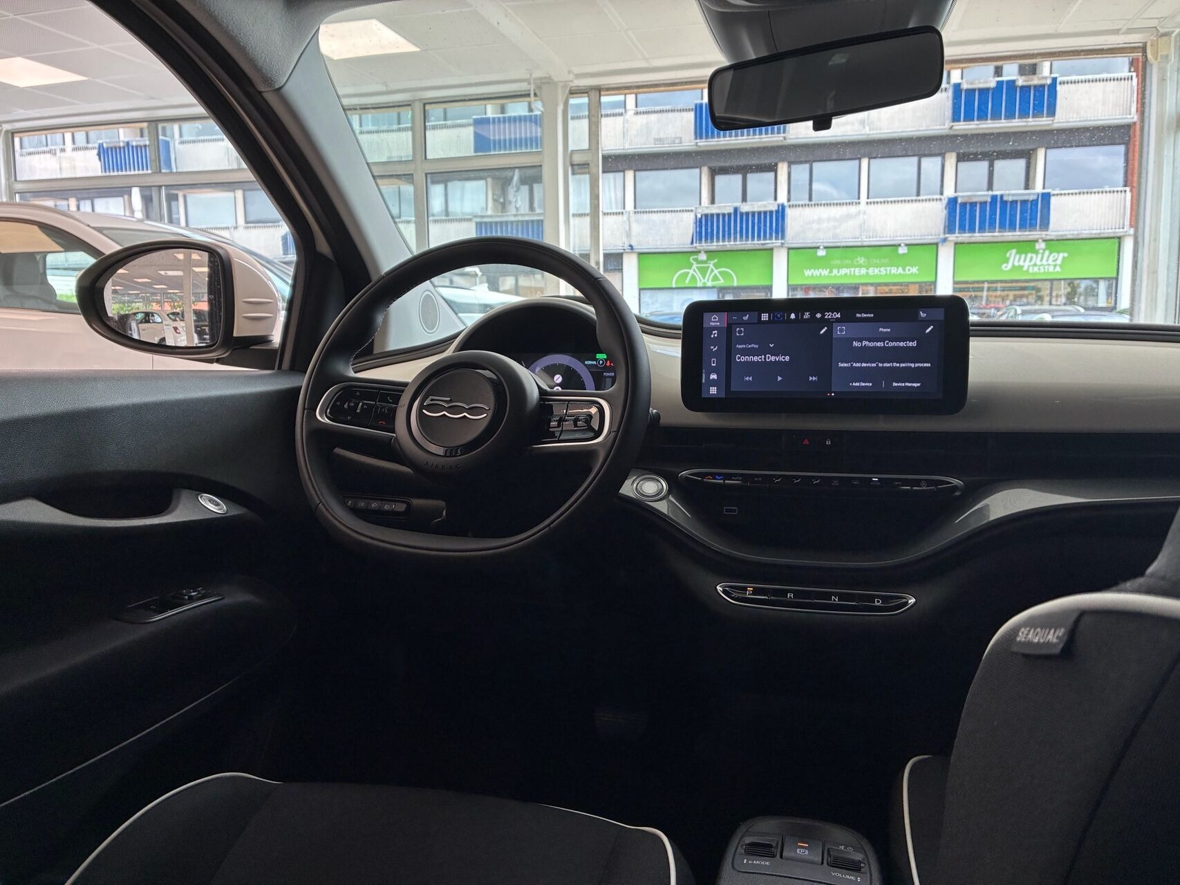 Hvid Fiat 500e fra 2023