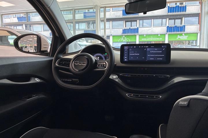 Hvid Fiat 500e fra 2023