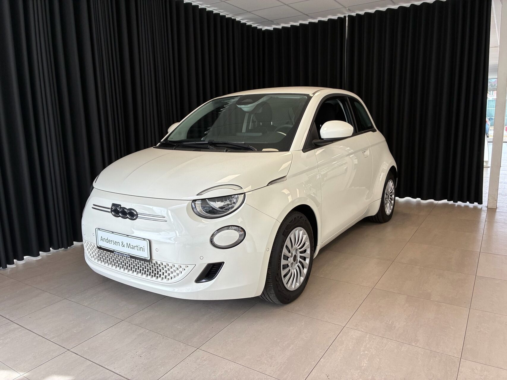 Hvid Fiat 500e fra 2023