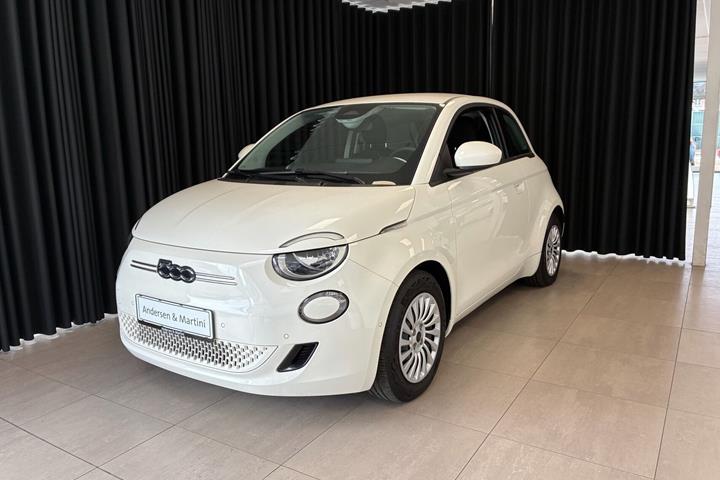 Hvid Fiat 500e fra 2023