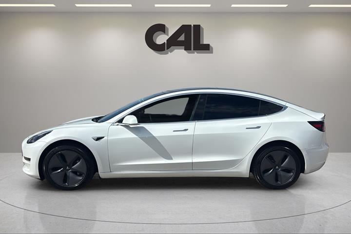Hvid Tesla Model 3 fra 2020
