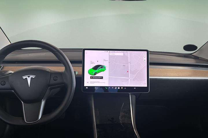 Hvid Tesla Model 3 fra 2020