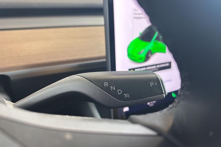 Hvid Tesla Model 3 fra 2020
