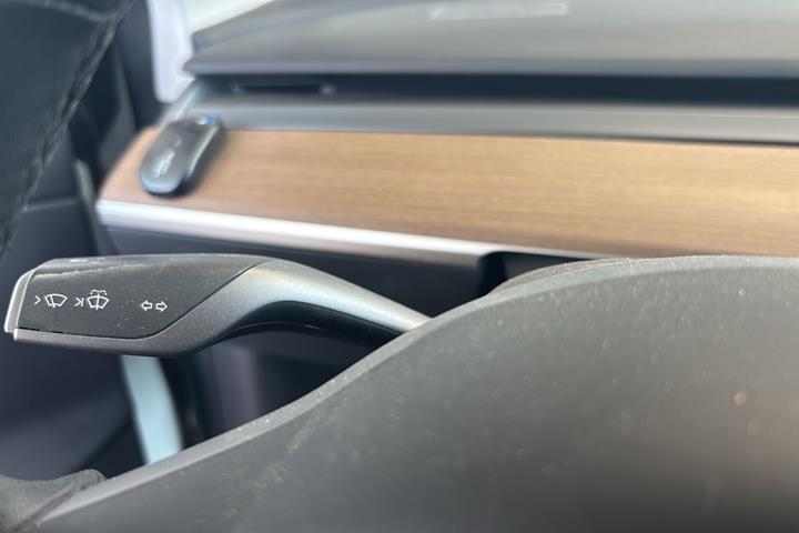 Hvid Tesla Model 3 fra 2020