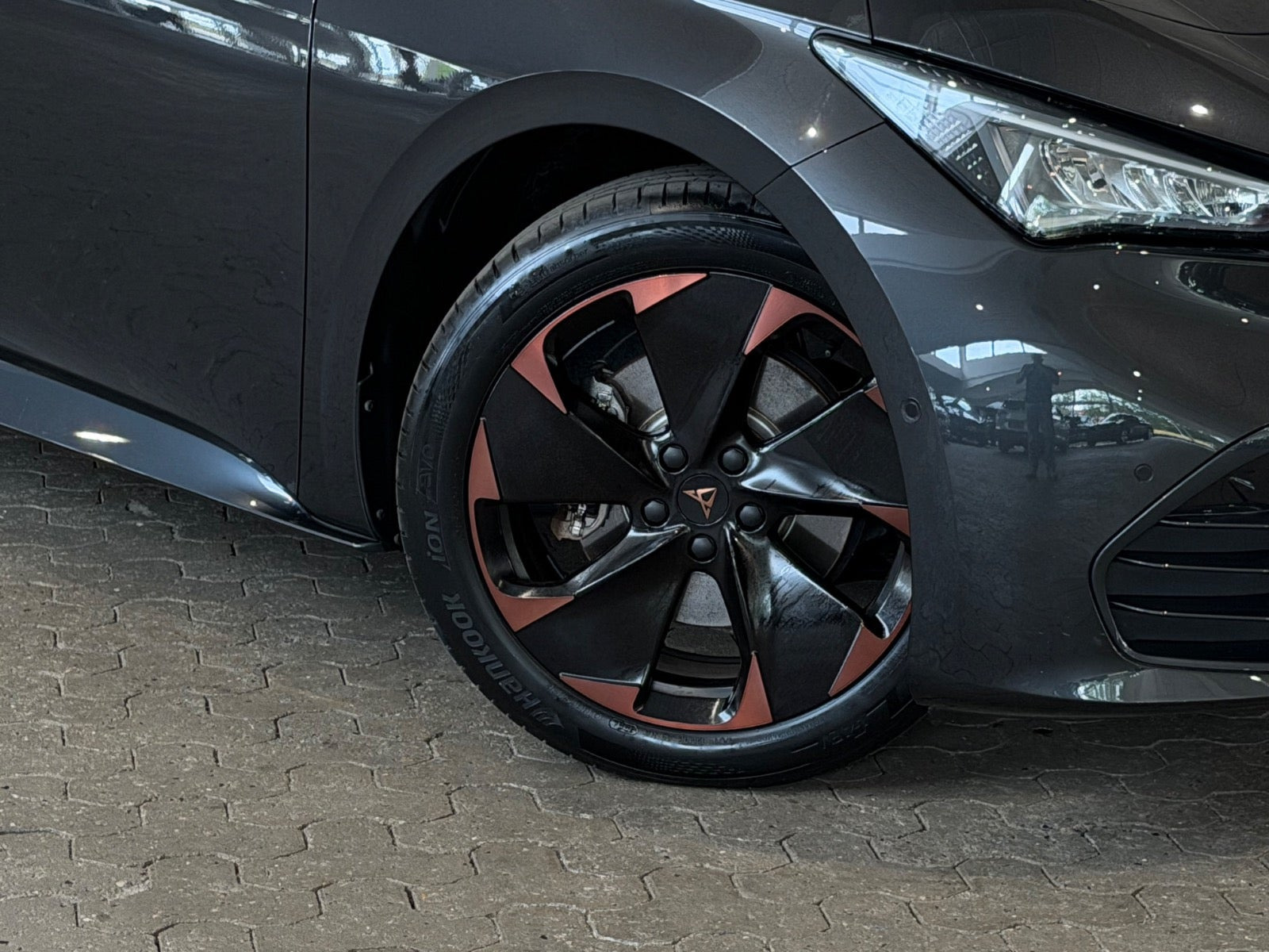 Grå Cupra Born fra 2023