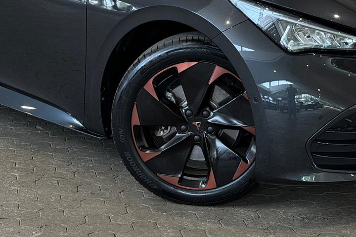 Grå Cupra Born fra 2023