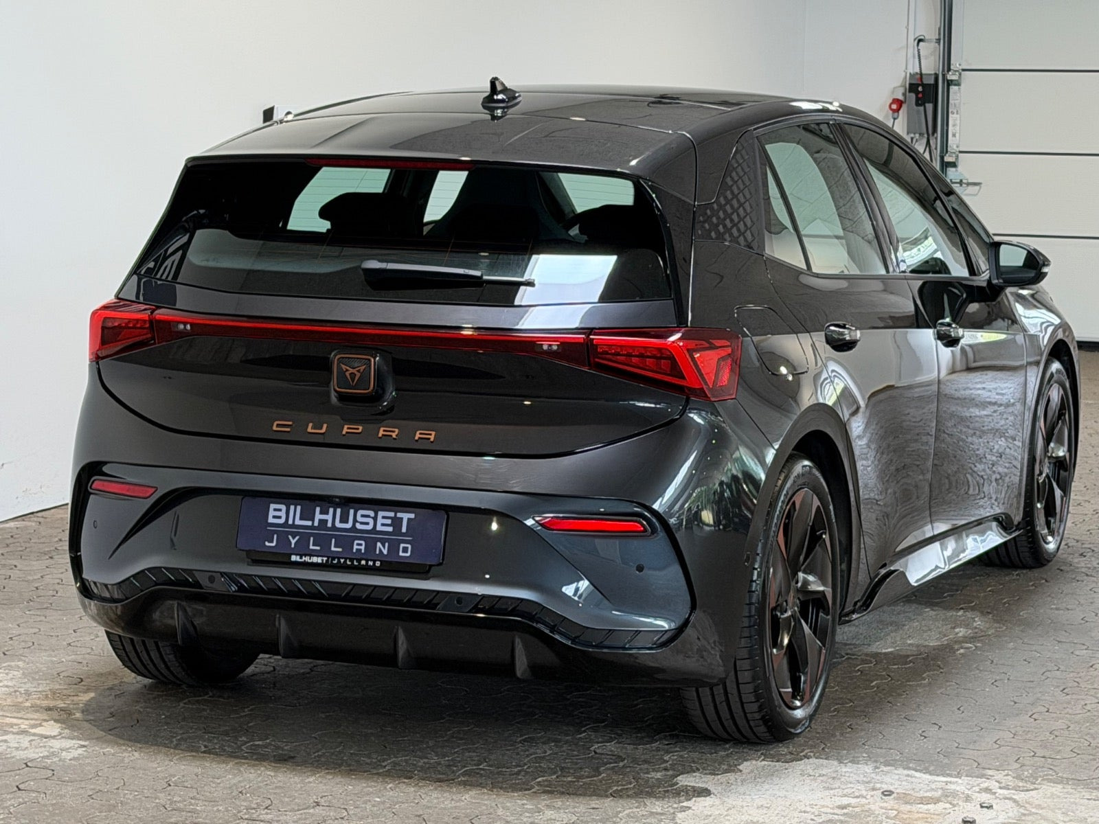 Grå Cupra Born fra 2023