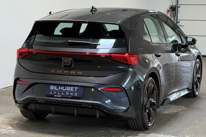 Grå Cupra Born fra 2023