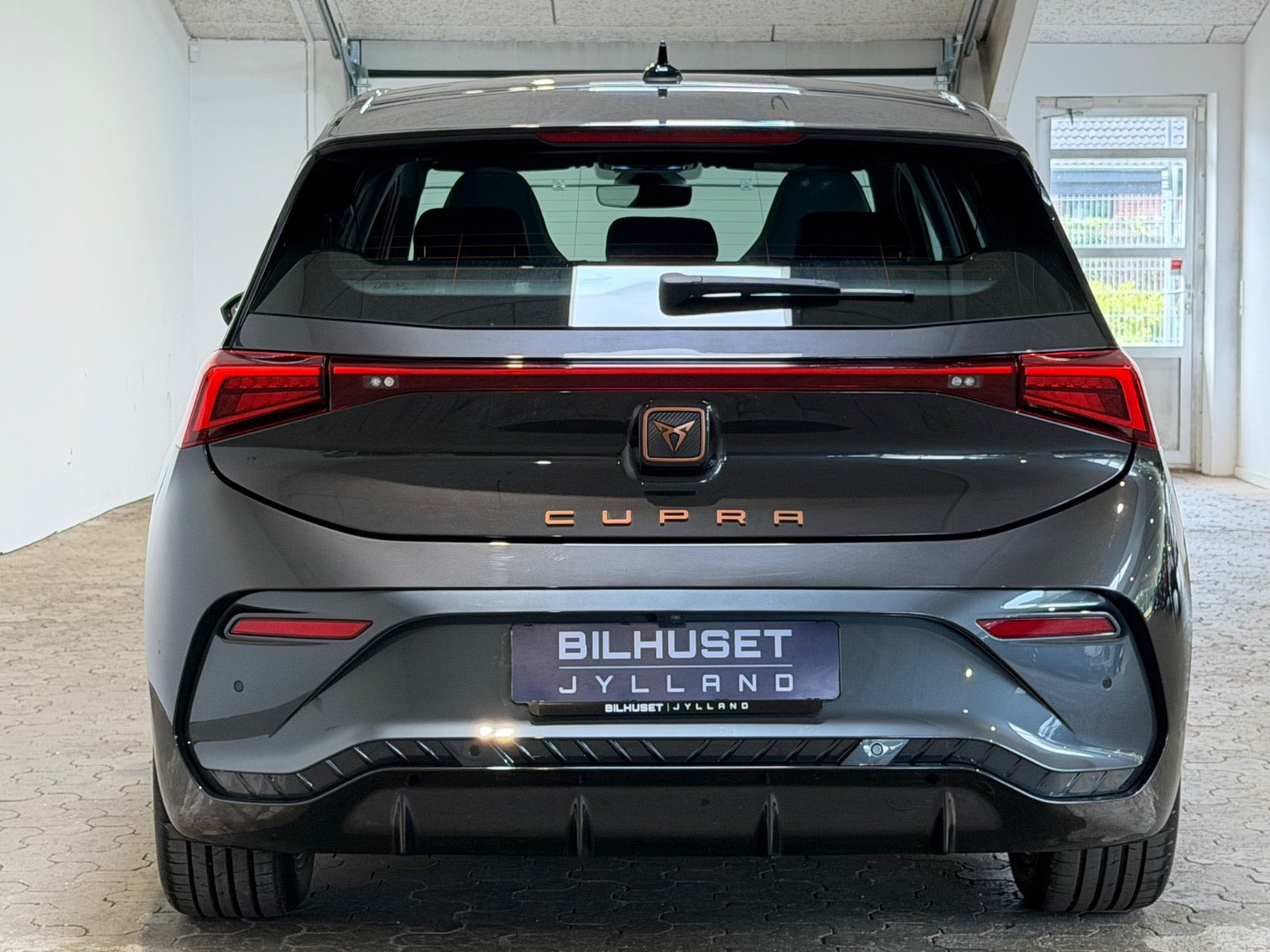 Grå Cupra Born fra 2023