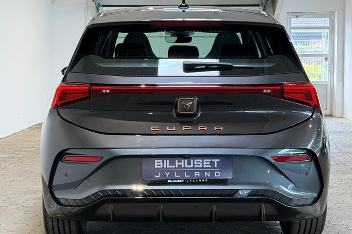 Grå Cupra Born fra 2023