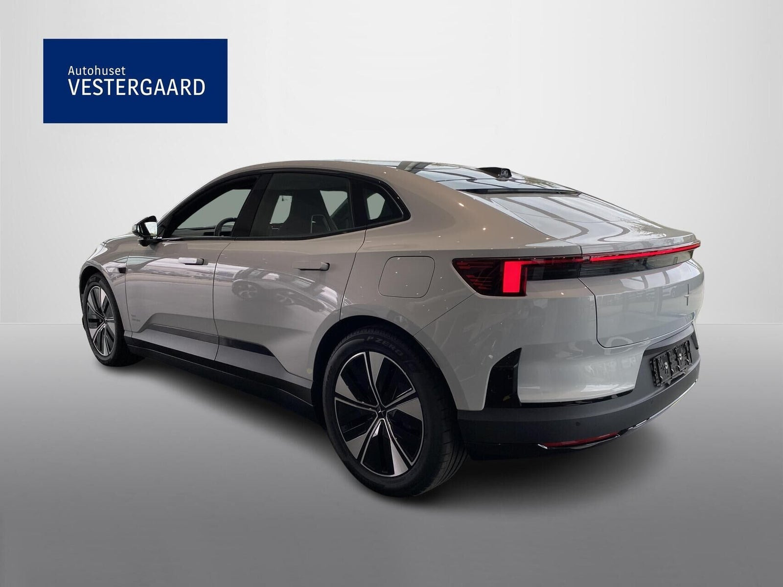 Hvid Polestar 4 fra 2026