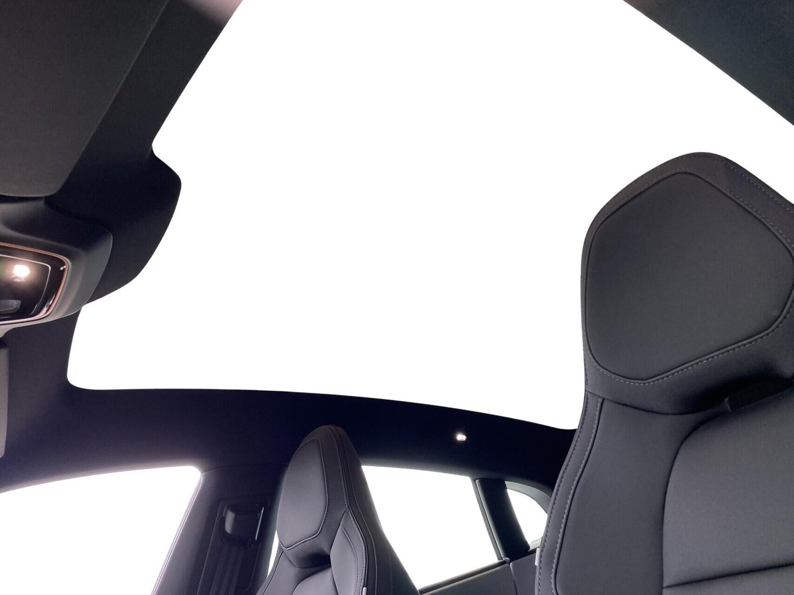 Hvid Polestar 4 fra 2026