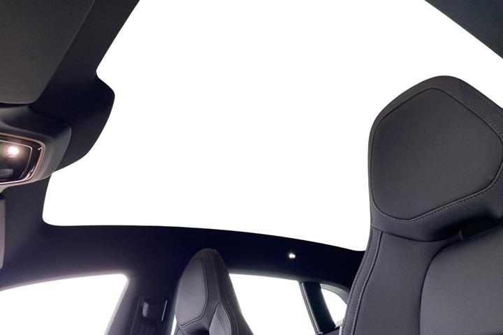 Hvid Polestar 4 fra 2026