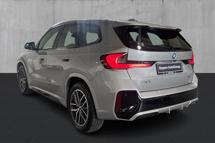 Sølv BMW iX1 fra 2024
