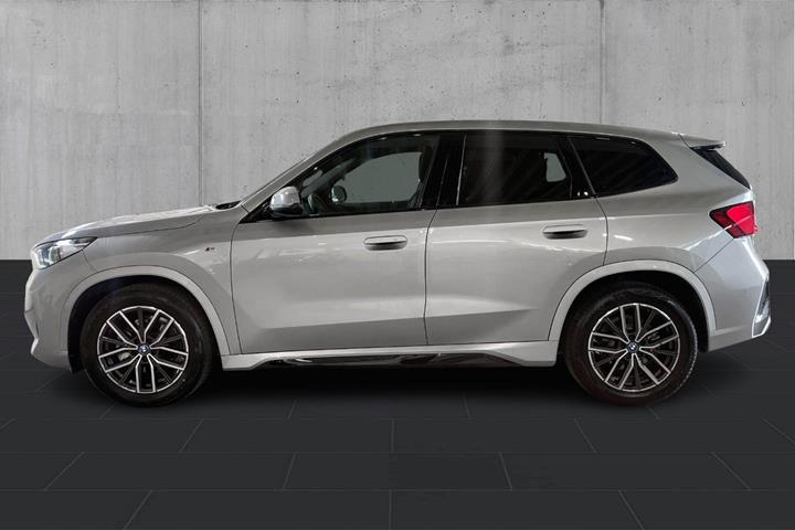 Sølv BMW iX1 fra 2024