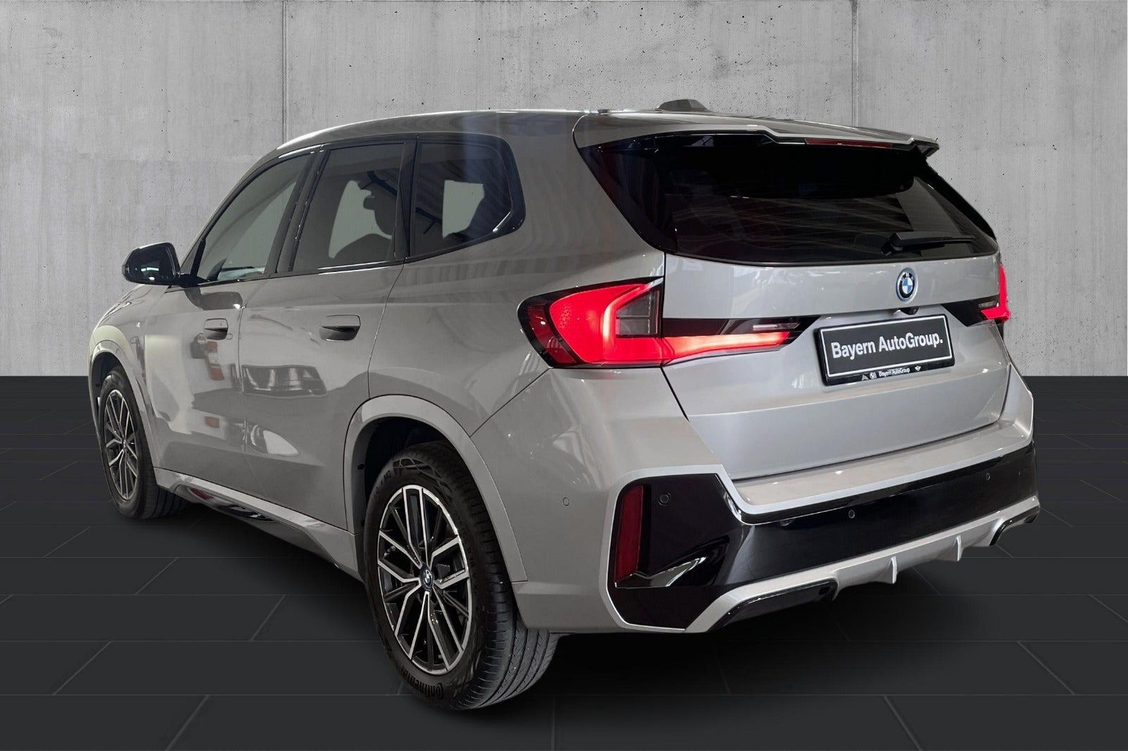 Sølv BMW iX1 fra 2024