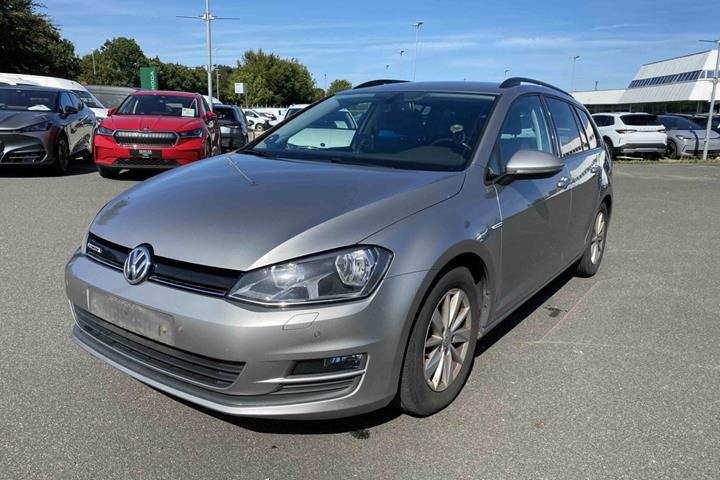 Grå VW Golf VII fra 2015