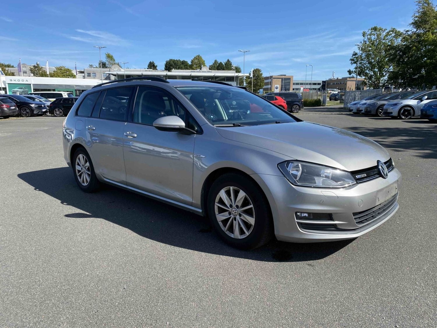 Grå VW Golf VII fra 2015
