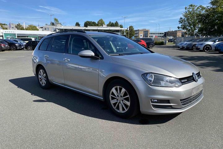 Grå VW Golf VII fra 2015