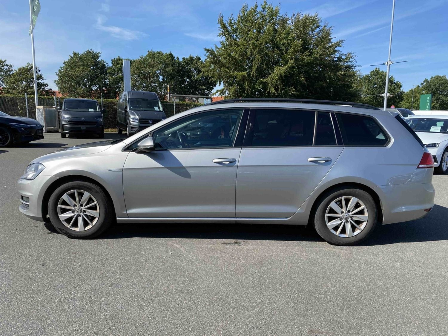 Grå VW Golf VII fra 2015