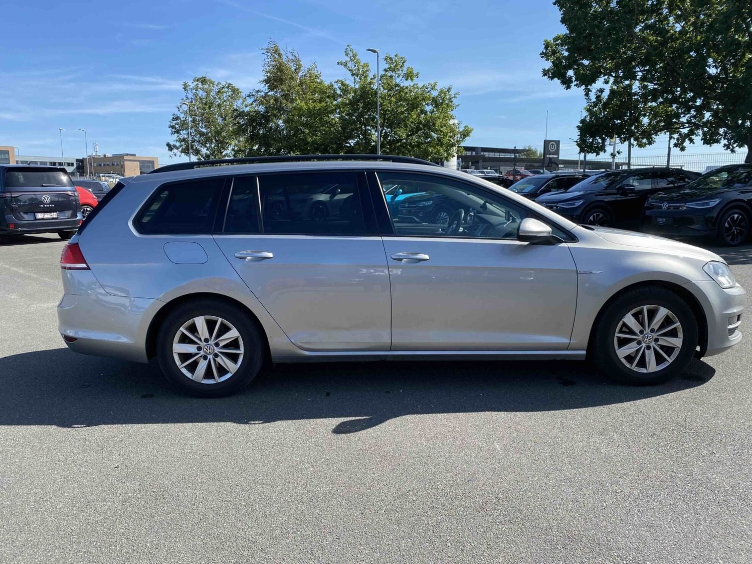 Grå VW Golf VII fra 2015