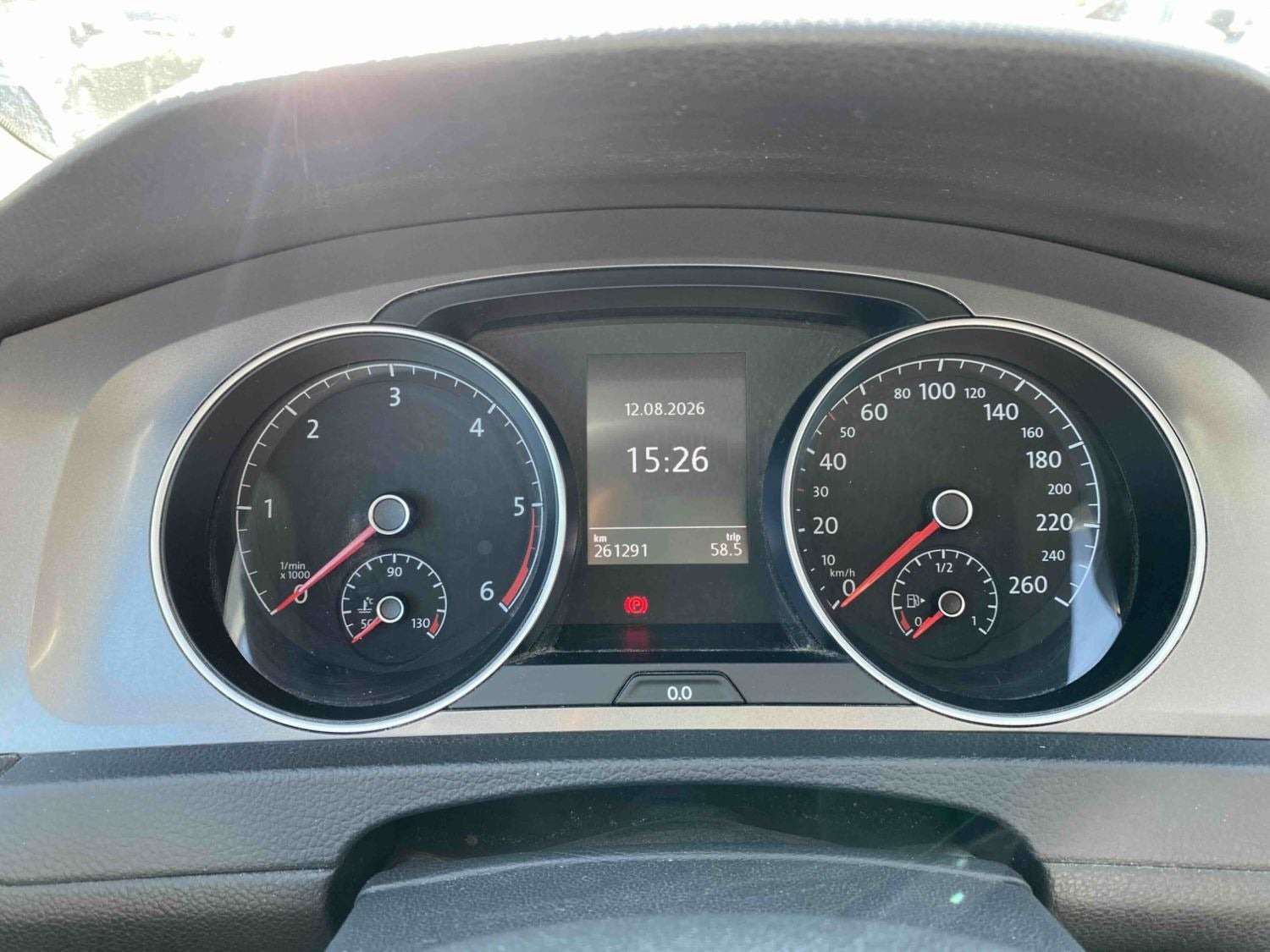 Grå VW Golf VII fra 2015
