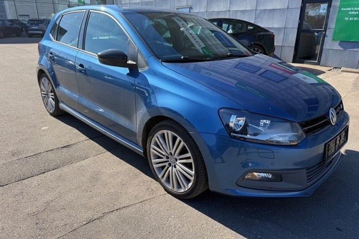 Blå VW Polo fra 2016