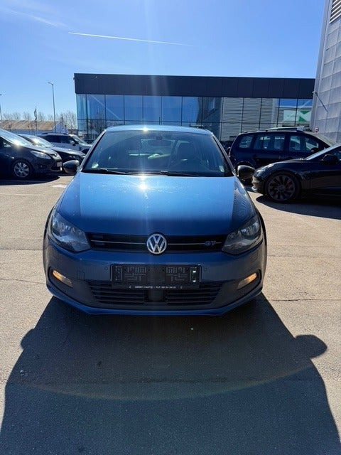 Blå VW Polo fra 2016
