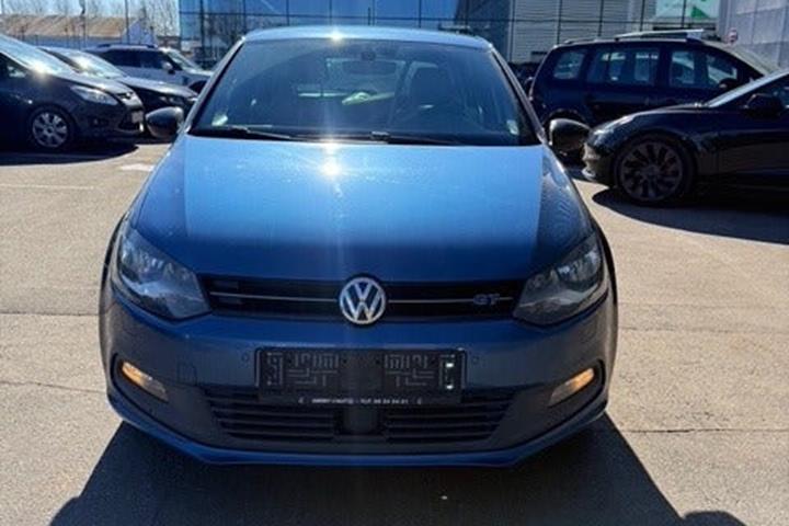Blå VW Polo fra 2016