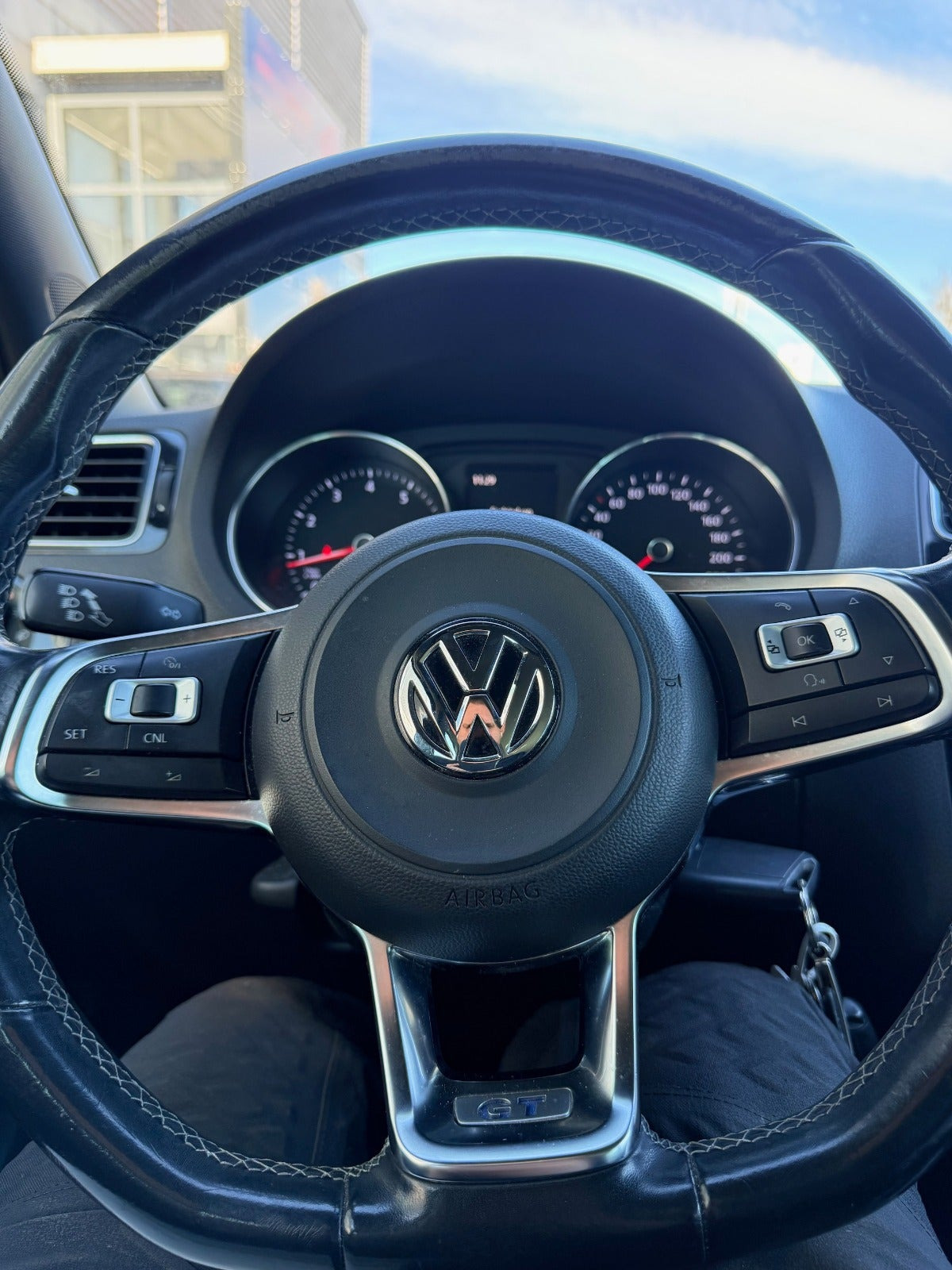 Blå VW Polo fra 2016