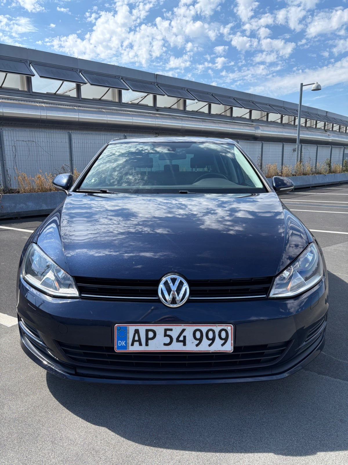 Blå VW Golf VII fra 2015