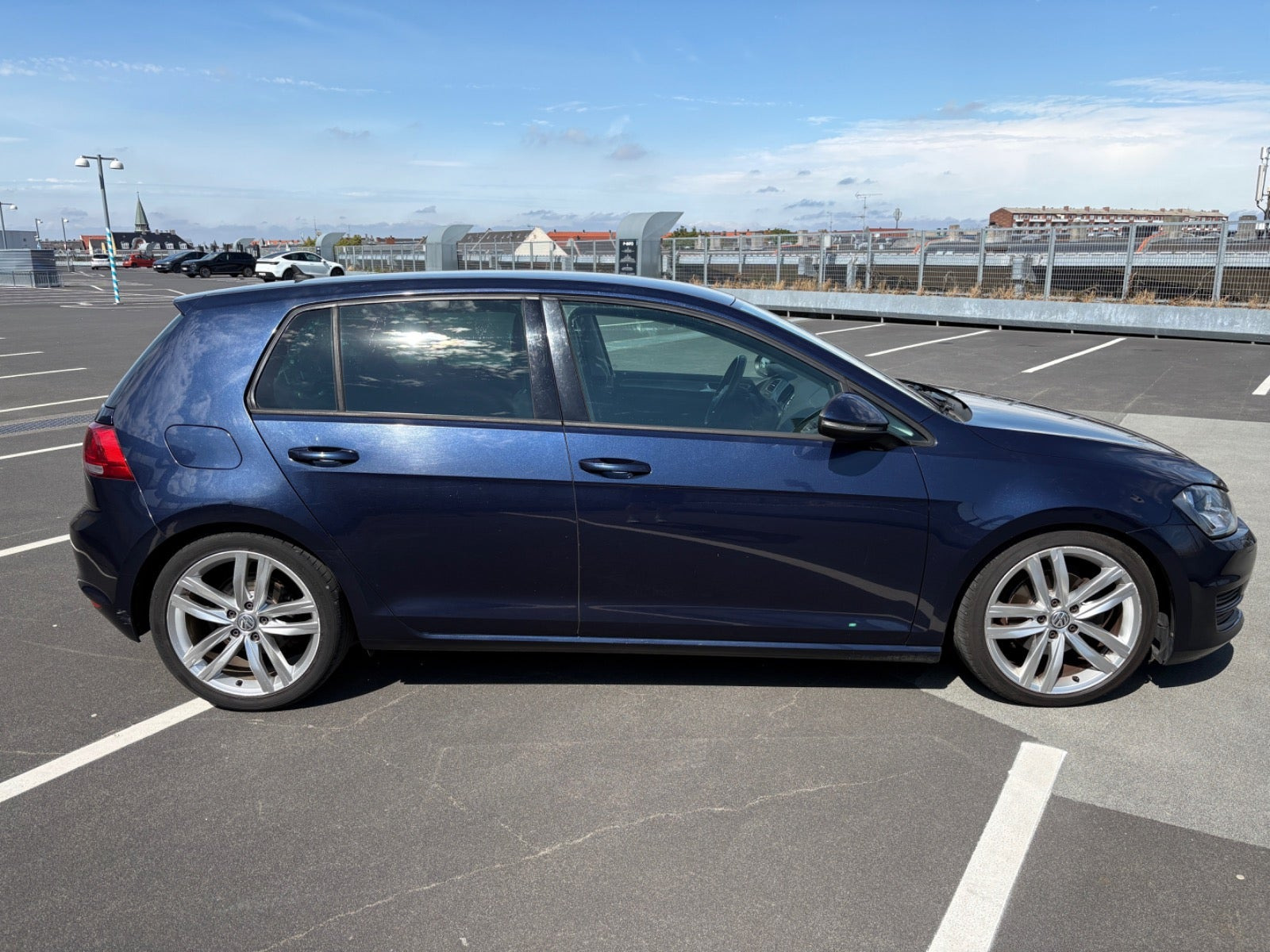 Blå VW Golf VII fra 2015