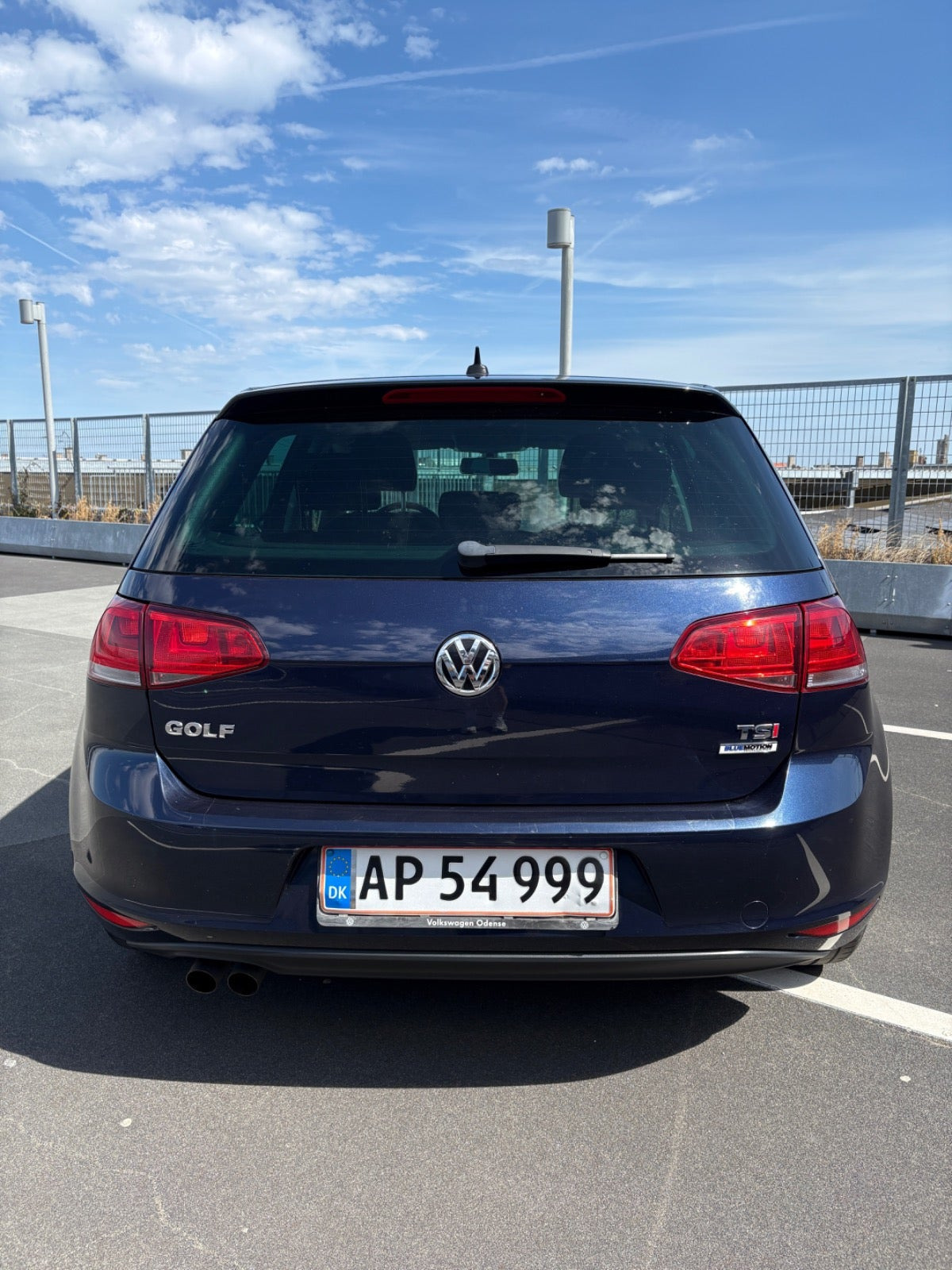 Blå VW Golf VII fra 2015